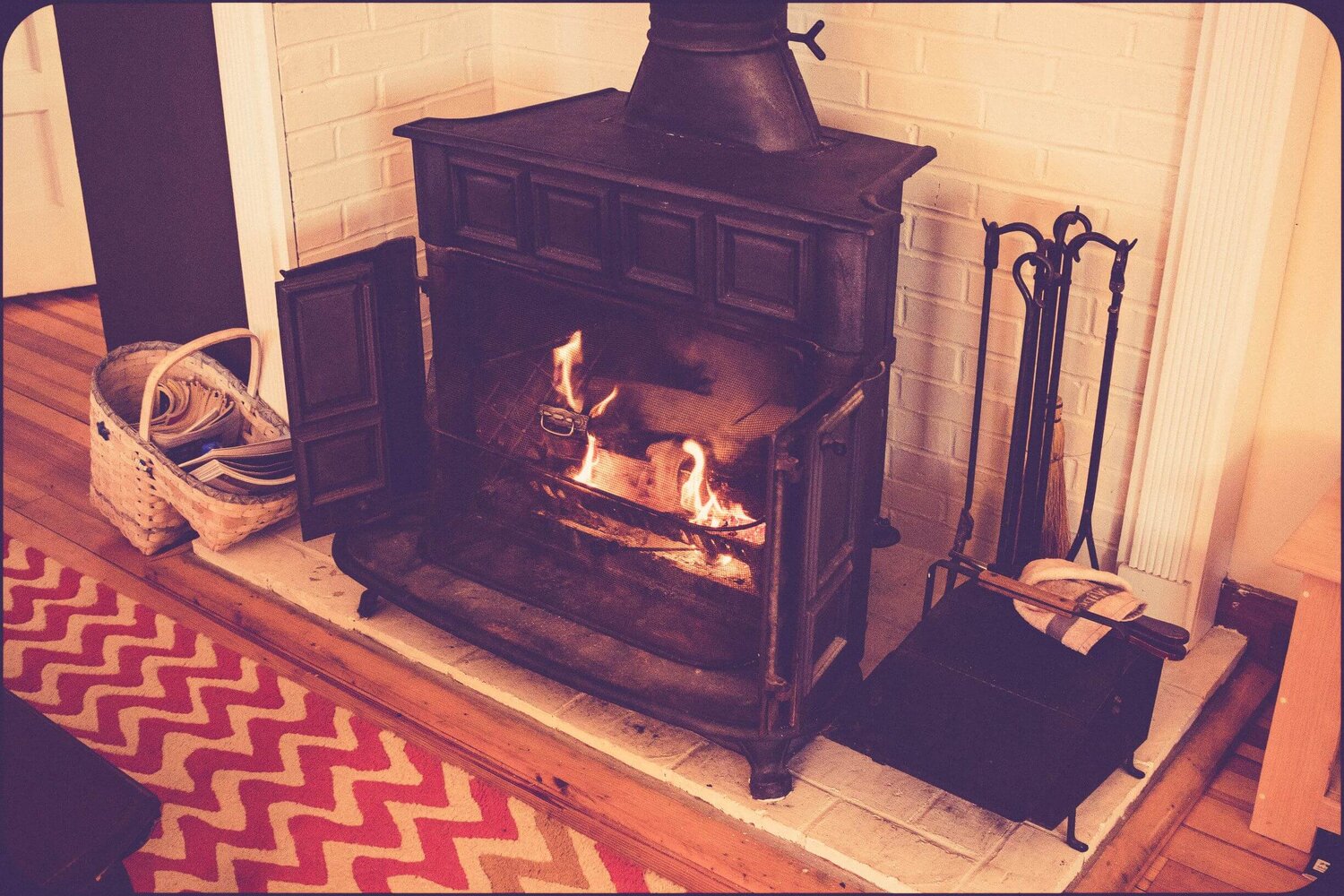 lit-fireplace-craignair-inn-midcoast-maine